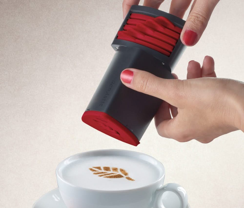 Aerolatte Cacaostrooier Cappuccino Artist - met 6 Sjablonen