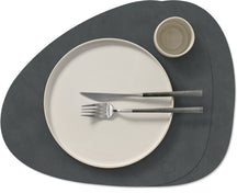 LIND DNA Placemats Nupo - Leer - Anthracite - Curved - Afwasbaar - 44 x 37 cm - 2 Stuks