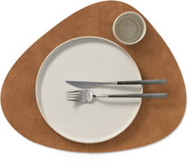 LIND DNA Placemats Nupo - Leer - Army Green / Nature - Curved - dubbelzijdig - 44 x 37 cm - 2 Stuks
