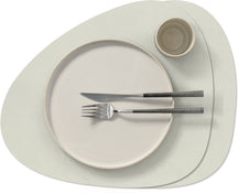 LIND DNA Placemats Nupo - Leer - Linen - Curved - Afwasbaar - 44 x 37 cm - 2 Stuks