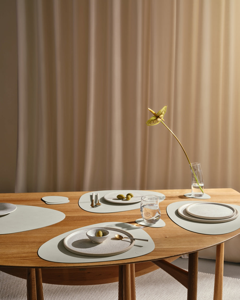 LIND DNA Placemats Nupo - Leer - Linen - Curved - Afwasbaar - 44 x 37 cm - 2 Stuks