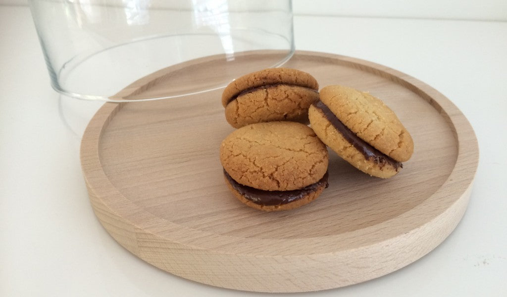 Italiaanse hazelnootkoekjes gevuld met smeltende chocolade