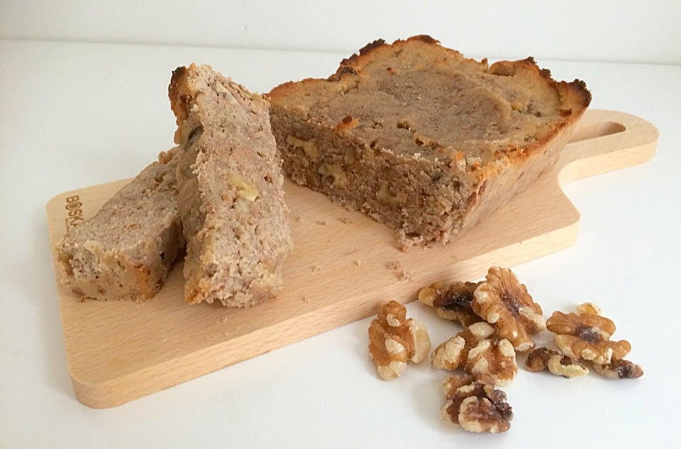 Glutenvrij bananenbrood met een vleugje honing en knapperige walnoten