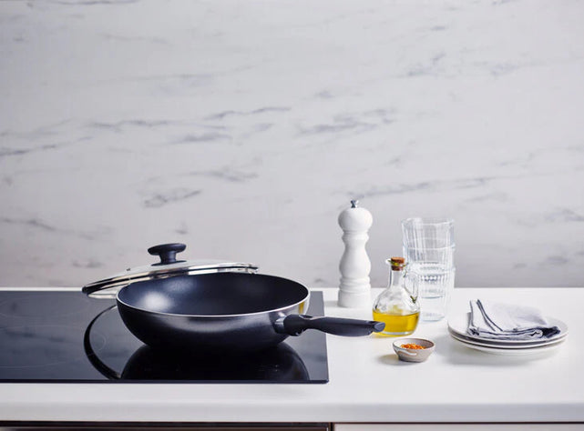 Kun je in een wok ook iets laten sudderen?