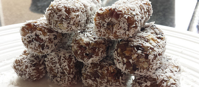 Gezonde snoepreepjes van dadels, havermout en cacao
