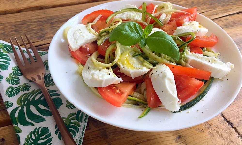 Frisse en lichte zomerse maaltijd zonder koken