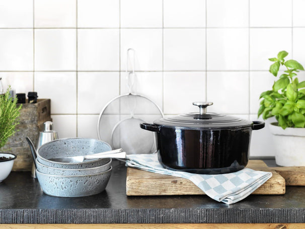 BK Braadpan Bourgogne Jet Black Gietijzer ø 28 cm / 6.7 liter - geëmailleerde anti-aanbaklaag