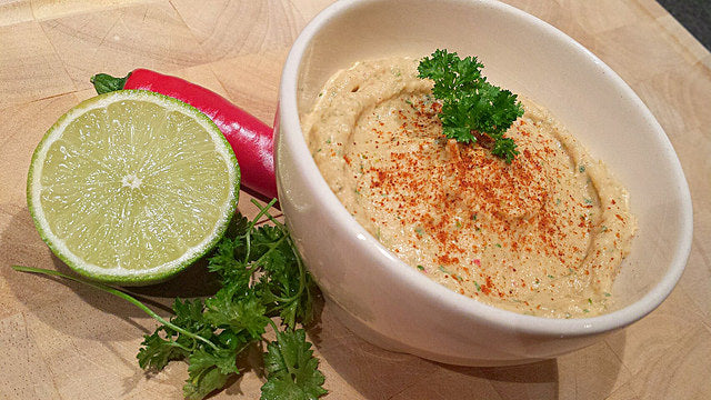 Romige zelfgemaakte hummus in een handomdraai