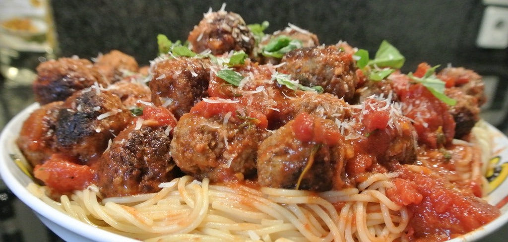 Een klassieke Italiaanse favoriet met sappige gehaktballetjes in rijke tomatensaus