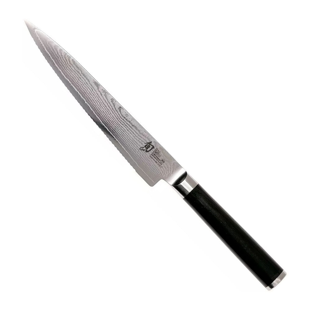 Kai Tomatenmes Shun Classic 15 cm damaststaal met zwart heft, vrijstaand op witte achtergrond