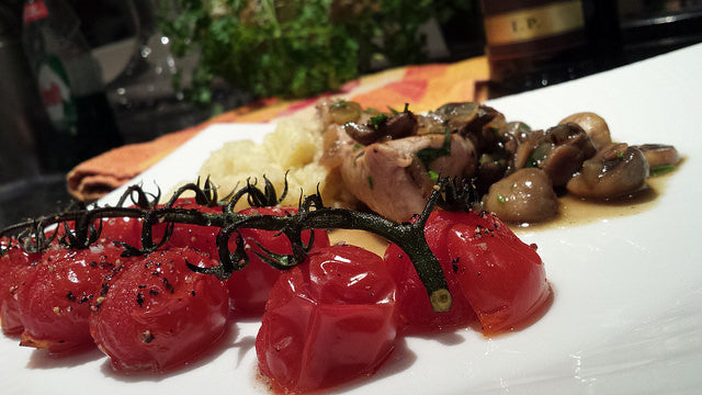 Sappig kalfsvlees met een rijke champignon-Marsalasaus en knoflookpuree