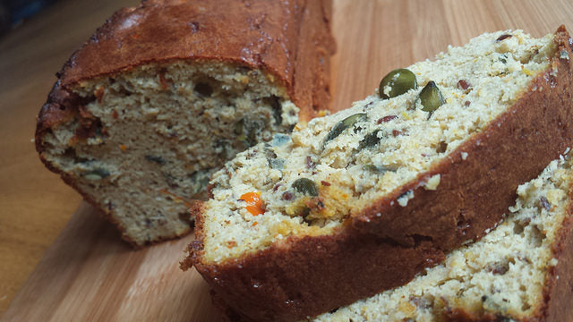 Glutenvrij en voedzaam brood met pompoen en amandelmeel