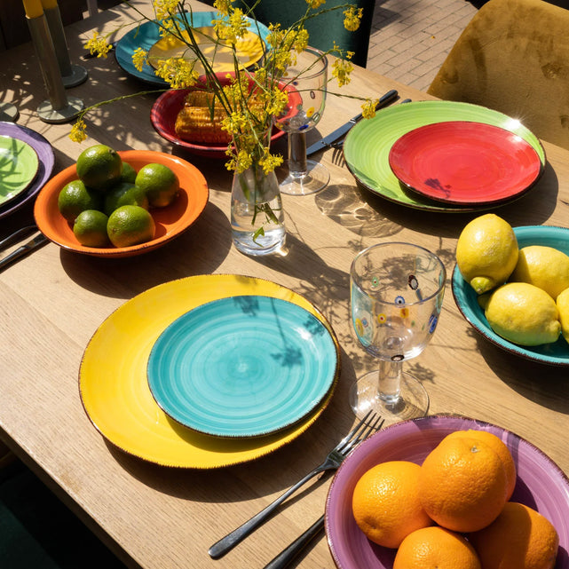 Wat zegt de kleur van je servies?