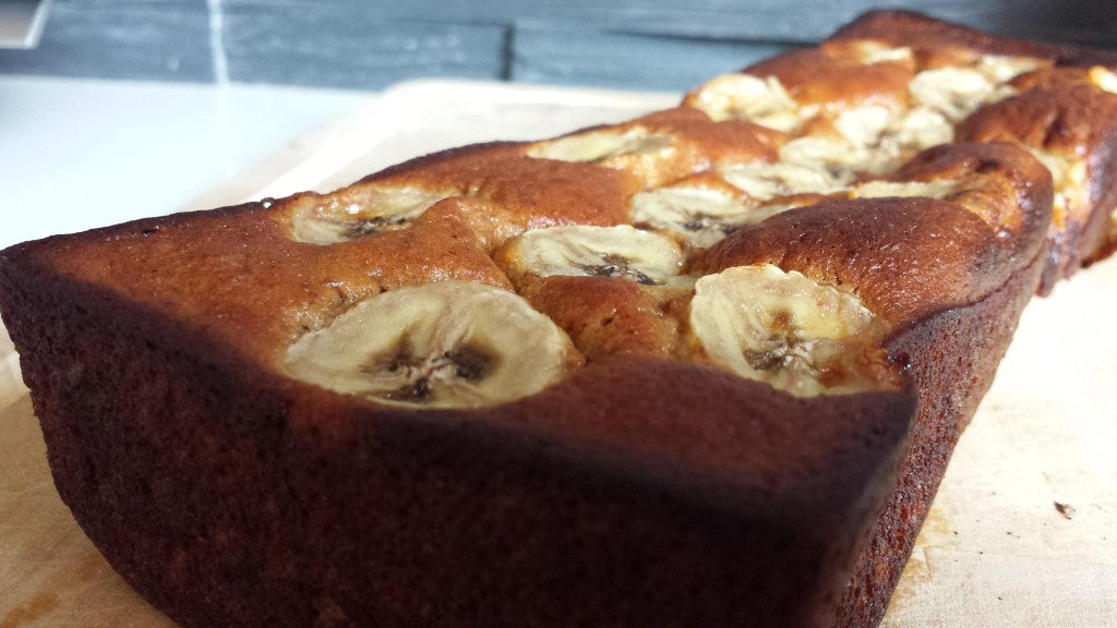 Gezond en glutenvrij bananenbrood met dadels en walnoten
