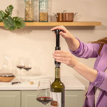 Vacu Vin Wijnpomp met 2 wijnstoppers - Wine Saver - Zwart