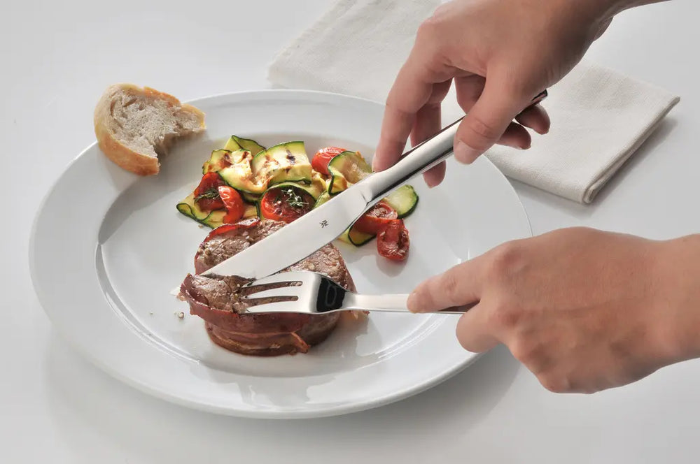 WMF Steakbestek Nuova 12-delig - Inclusief GRATIS Cookinglife Peper- en Zoutmolenset
