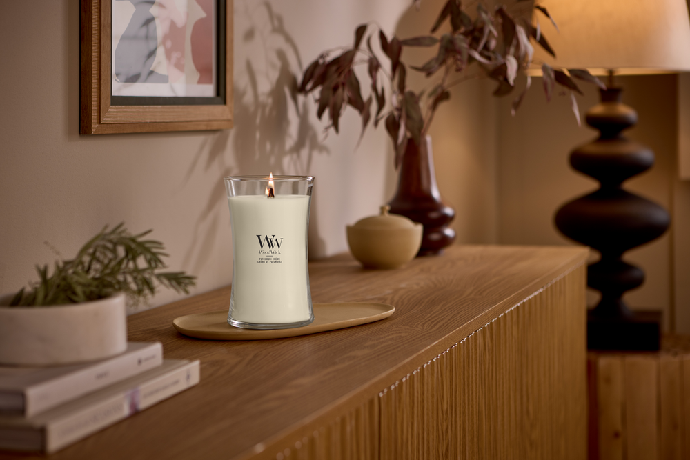 WoodWick Geurkaars Large Patchouli Crème - 18 cm / ø 10 cm - Geurkaars in Glas - Houten Lont