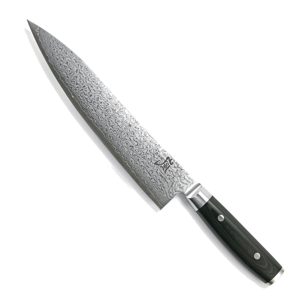 Yaxell Koksmes Ran 24 cm 69 laags damaststaal met canvas Micarta heft, vrijstaand op witte achtergrond