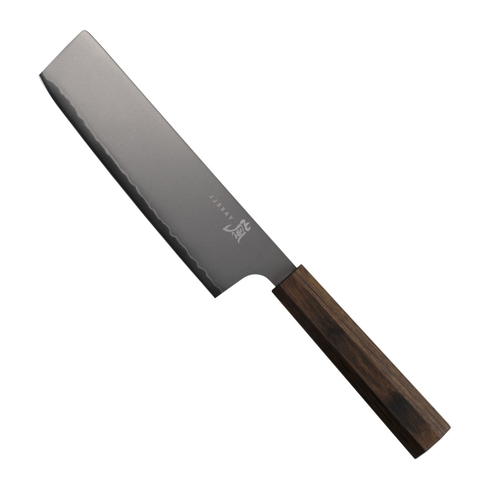 Yaxell Nakirimes Hana 16.5 cm 3 laags RVS met donkerbruin pakkahouten heft, vrijstaand op witte achtergrond