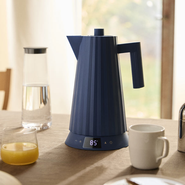 Alessi Waterkoker Plissé met Temperatuurinstelling Blauw - 1.7 liter - 1850 W - Michelle De Lucchi - MDL21 DAZ
