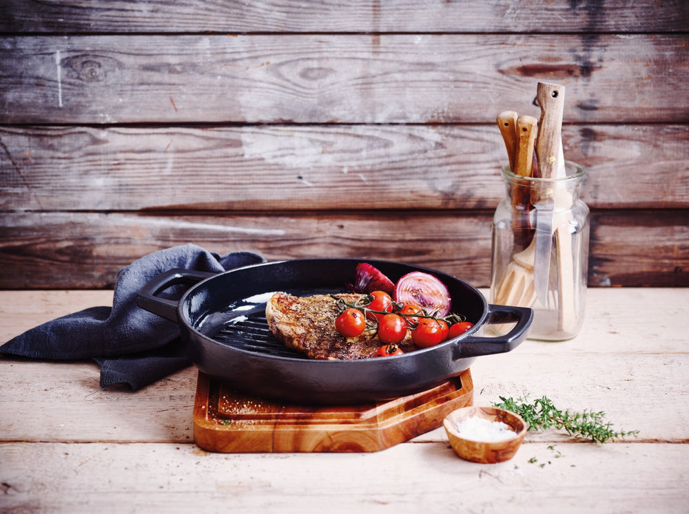 Alva Grillpan / Grillplaat Nori ø 28 cm + Gratis Leren Handvaten - geschikt voor alle warmtebronnen - geëmailleerde anti-aanbaklaag