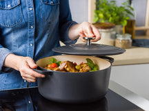 BK Braadpan Bourgogne Earl Grey Gietijzer ø 24 cm / 4.2 Liter - sfeerbeeld 3