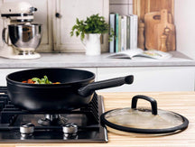 BK Hapjespan met deksel Easy Induction Zwart ø 24 cm / 3.4 Liter - sfeerbeeld 3