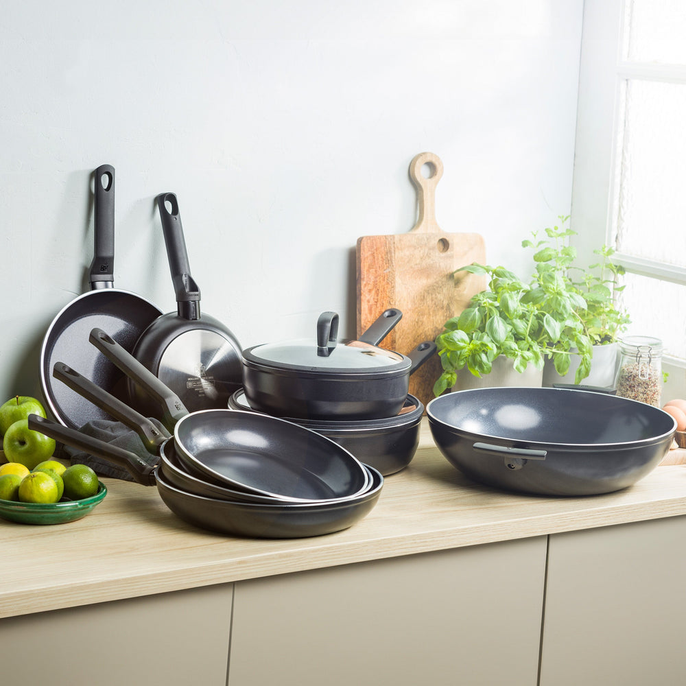 BK Hapjespan met deksel Easy Induction Zwart ø 28 cm / 4.6 Liter - sfeerbeeld 1