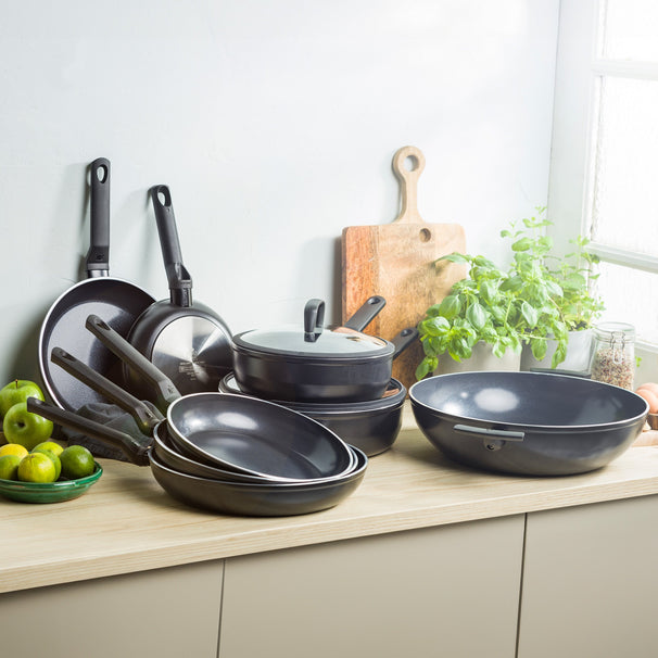 BK Hapjespan met deksel Easy Induction Zwart ø 28 cm / 4.6 Liter - keramische anti-aanbaklaag