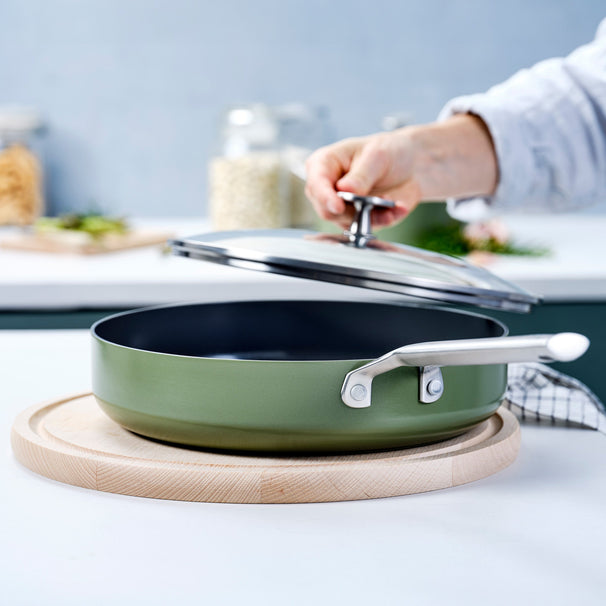 BK Hapjespan met deksel Sublime Olive Green ø 28 cm / 3.6 Liter - keramische anti-aanbaklaag
