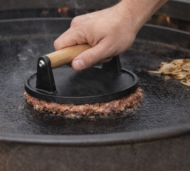 Platgedrukt, vol van smaak en in een paar minuten klaar. De oldschool, krokante burgerhype die je geproefd moet hebben!