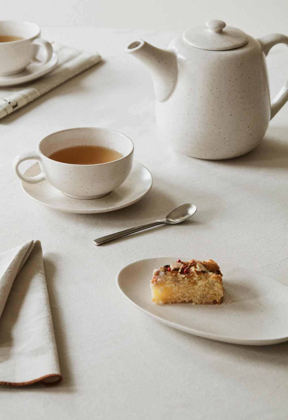 Broste Copenhagen Theeset Nordic Vanilla 7-delig / 2 personen - 1 theepot, 2 bordjes en 2 kop en schotels