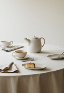 Broste Copenhagen Theeset Nordic Vanilla 7-delig / 2 personen - 1 theepot, 2 bordjes en 2 kop en schotels