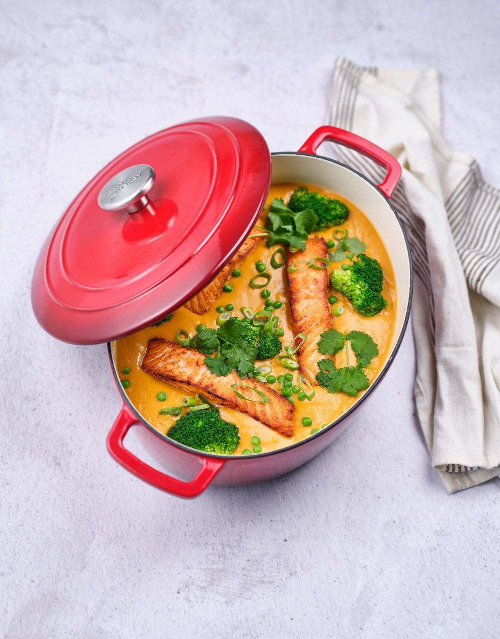 Cosy & Trendy Braadpan met deksel Fontestic Gietijzer Traditional Red Ovaal - 31 x 24 cm / 6 Liter - geëmailleerde anti-aanbaklaag
