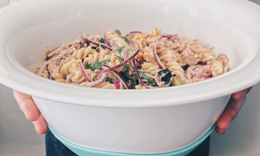 Een makkelijke en frisse pastasalade perfect voor een zomerse lunch of picknick