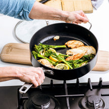 GreenPan Hapjespan met deksel Copenhagen Zwart ø 28 cm / 4.3 Liter - sfeerbeeld 5