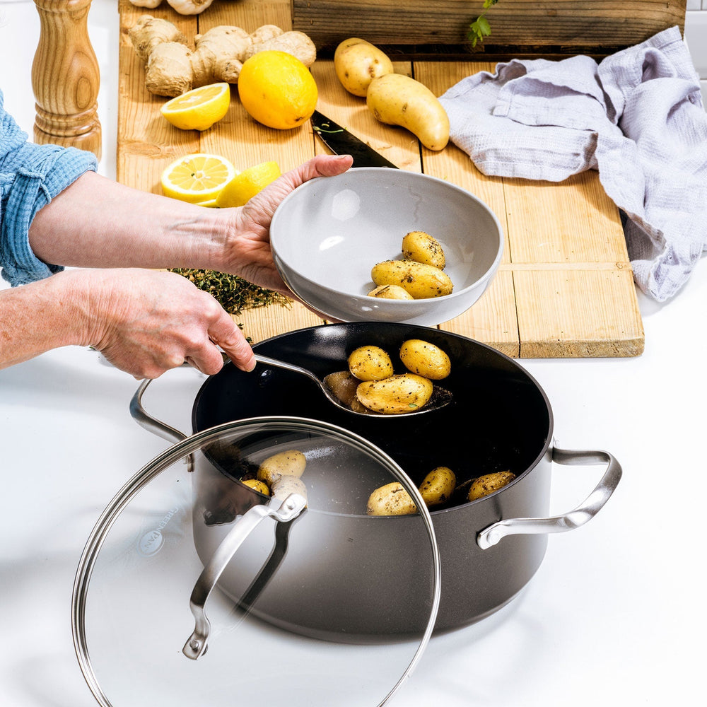 GreenPan Kookpan Copenhagen Zwart ø 24 cm / 5.2 Liter - sfeerbeeld 4