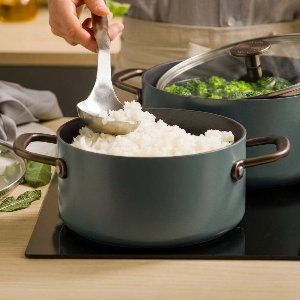 KitchenAid Kookpan Advanced Juniper Black ø 24 cm / 4.9 Liter - sfeerbeeld 2