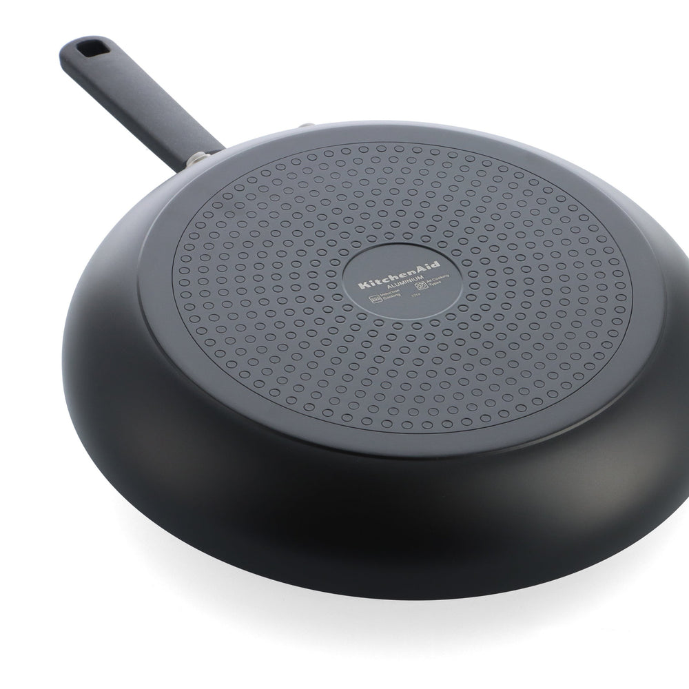 KitchenAid Koekenpan Aluminium Mat Zwart ø 20 cm - onderaanzicht