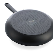 KitchenAid Koekenpan Aluminium Mat Zwart ø 30 cm - onderaanzicht