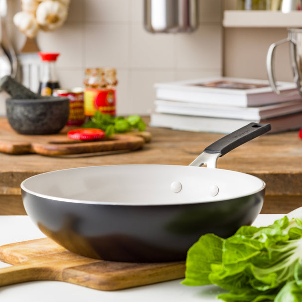KitchenAid Wokpan Aluminium Mat Zwart ø 28 cm / 3.7 Liter - keramische anti-aanbaklaag