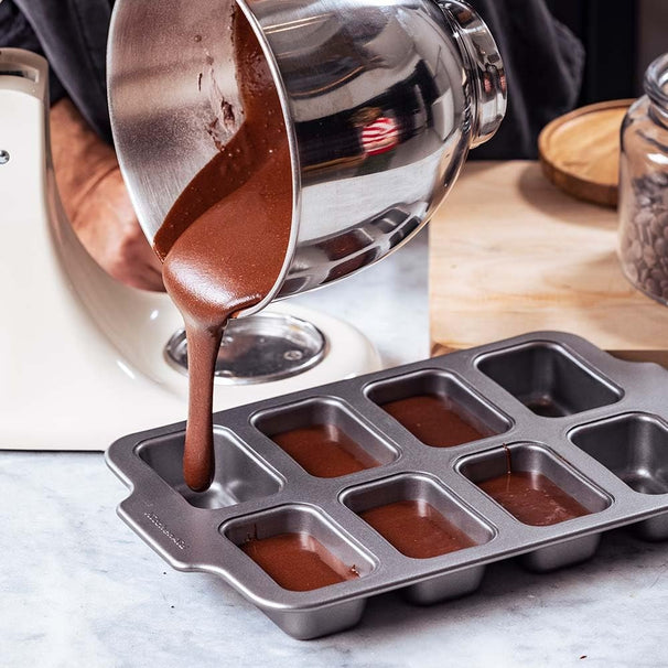 KitchenAid Mini Cakevorm Aluminized Steel - 8 cakejes - 39 x 24 cm - keramische anti-aanbaklaag
