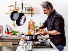 KitchenAid Koekenpannenset Classic RVS 2-delig - ø 20 & 28 cm - sfeerbeeld 1