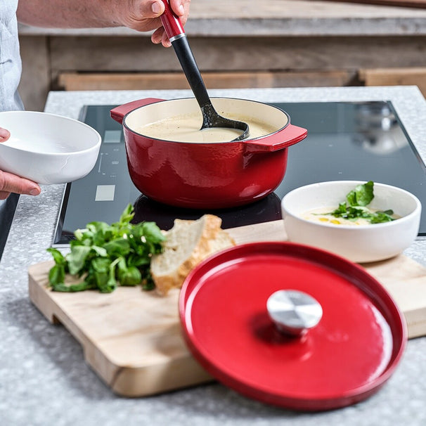 KitchenAid Braadpan Cast Iron Empire Red ø 22 cm / 3.3 Liter - geëmailleerde anti-aanbaklaag