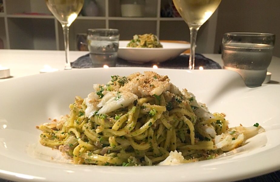 Romige pasta met broccoli, kabeljauw en knapperig broodkruim