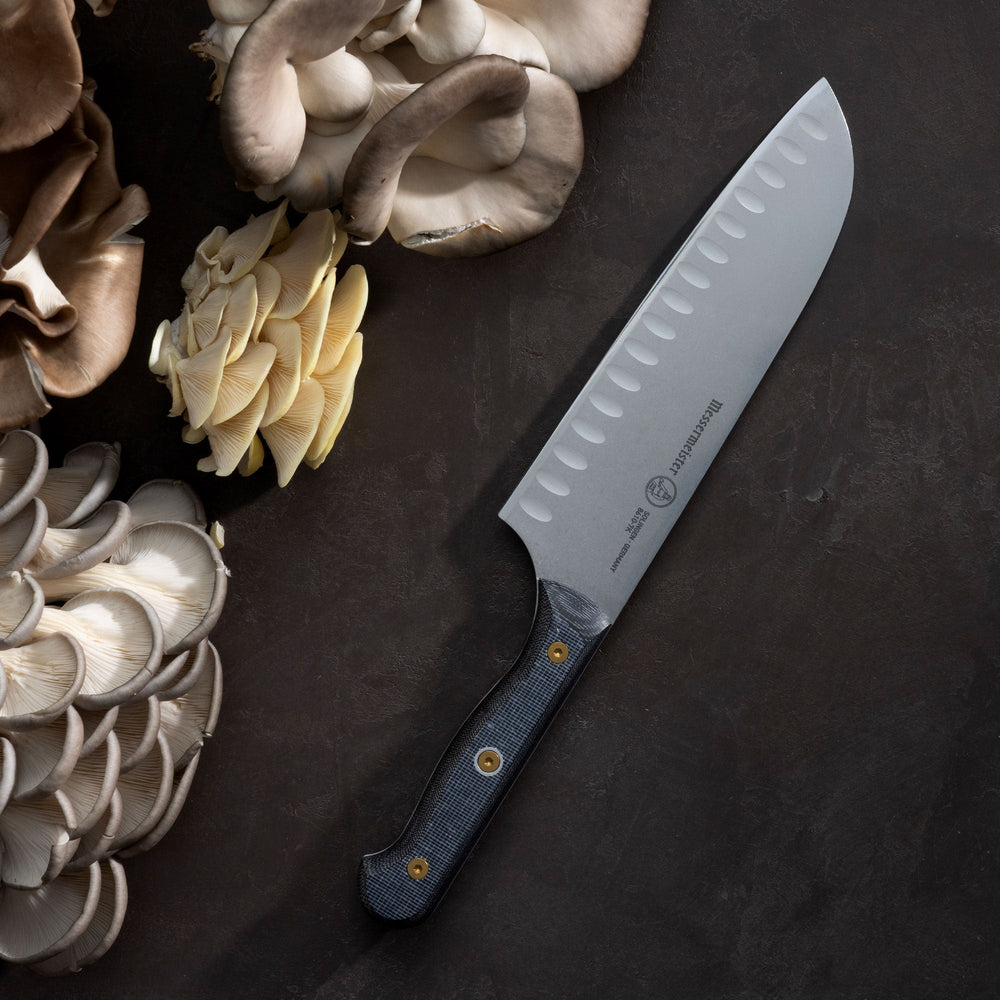 Messermeister Santokumes met Kuiltjes Custom 18 cm - sfeerbeeld 4