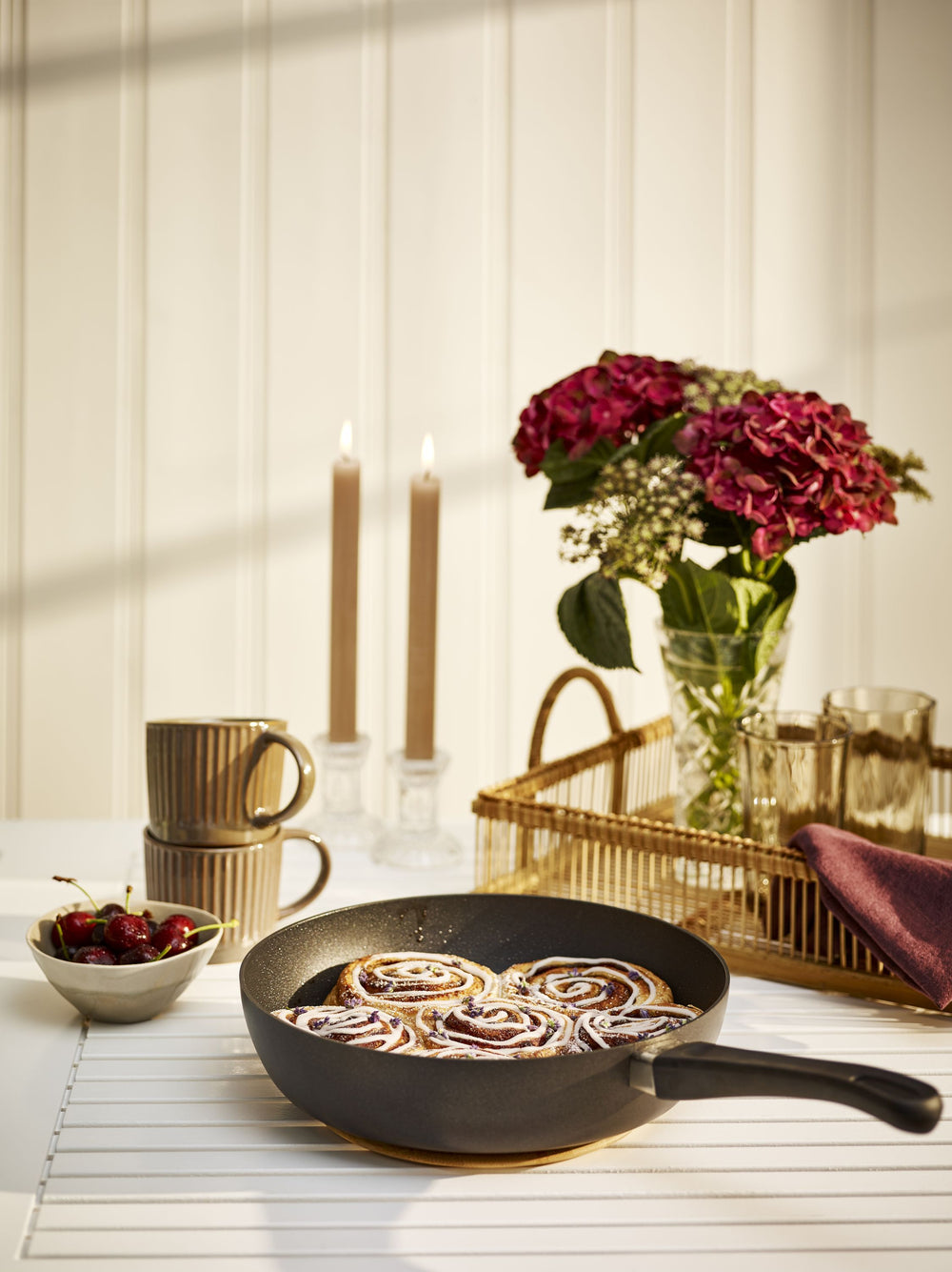 SCANPAN Hapjespan / Sauteerpan met deksel Classic Induction ø 24cm / 2 liter - geschikt voor alle warmtebronnen - standaard anti-aanbaklaag