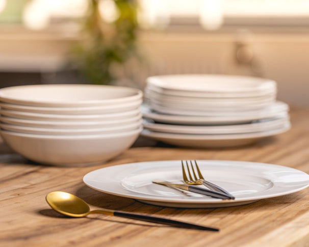 Studio Tavola Serviesset Wit 18-delig / 6 personen - 6 dinerborden, 6 diepe borden en 6 ontbijtborden